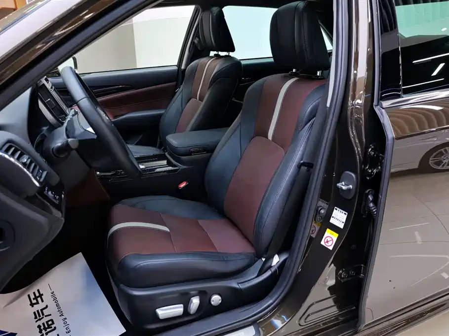 Toyota Crown 2017 2.0T Sport Edition фото 25