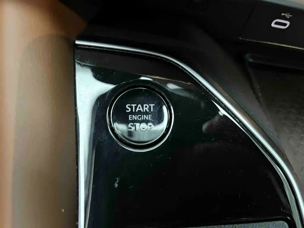 NISSAN EXPLORING THE LAND