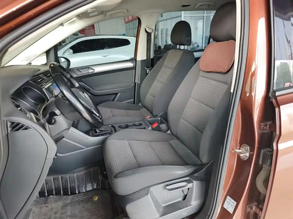 Volkswagen Touran 2016 Touran L 280TSI DSG Trendline фото 15