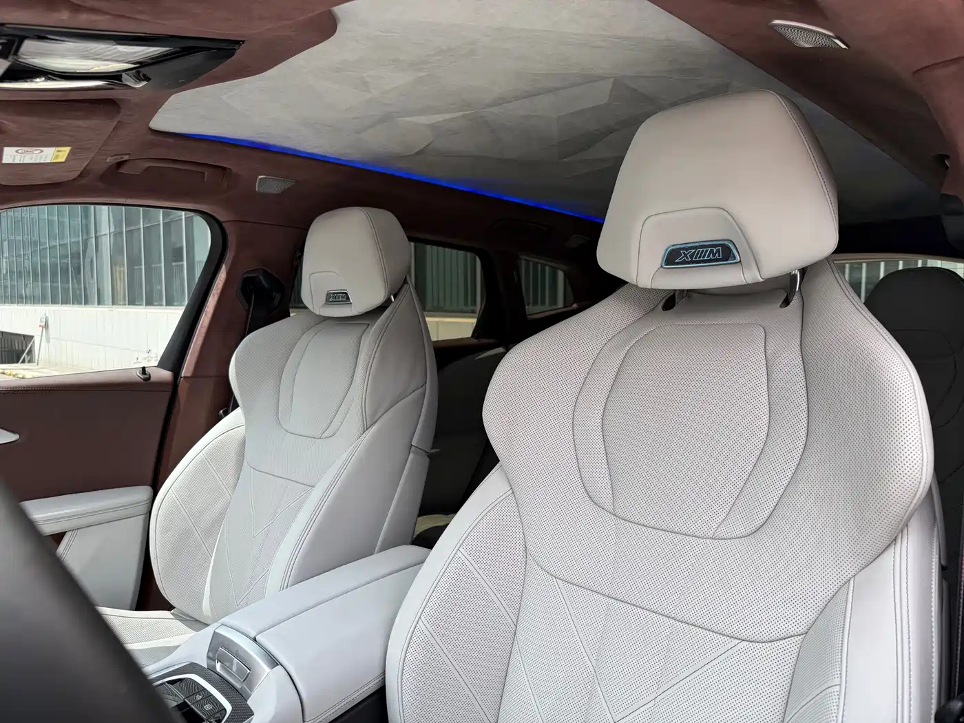 BMW XM 2023 50e фото 15