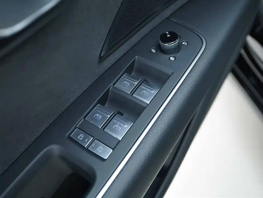 Audi A8 2023 A8L 45 TFSI quattro Luxury фото 11