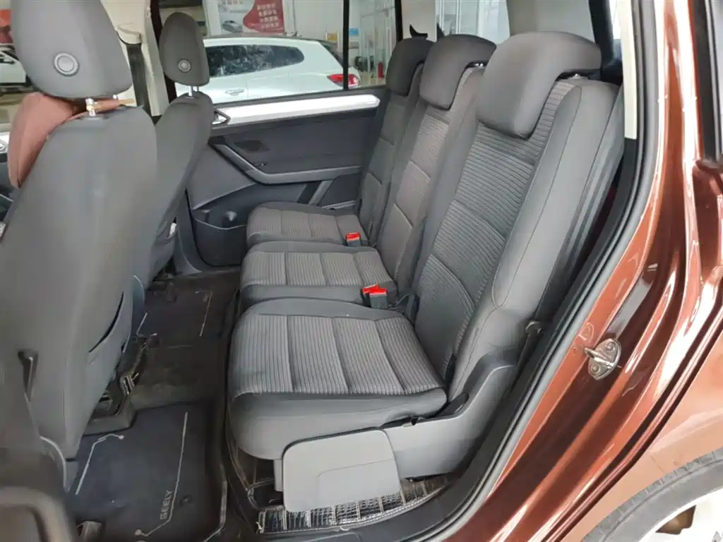 Volkswagen Touran 2016 Touran L 280TSI DSG Trendline фото 17
