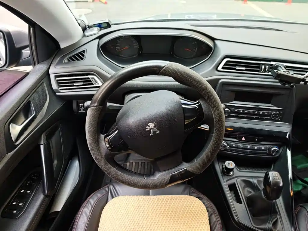 صورة 6 - Peugeot 308