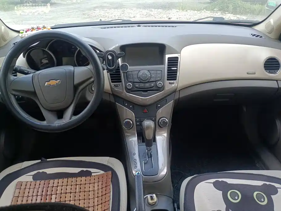 Фото 12 - Chevrolet Cruze