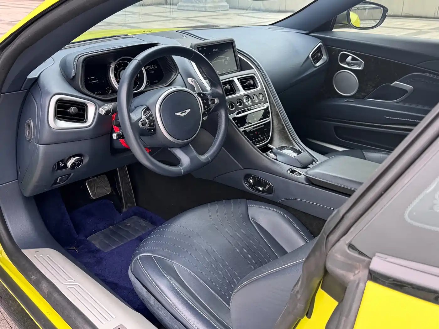 Aston Martin DB11 2023 2019 Model 4.0T V8 Coupe