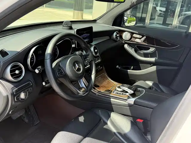 Mercedes-Benz GLC 2017 GLC 260 4MATIC Dynamic — фото 4