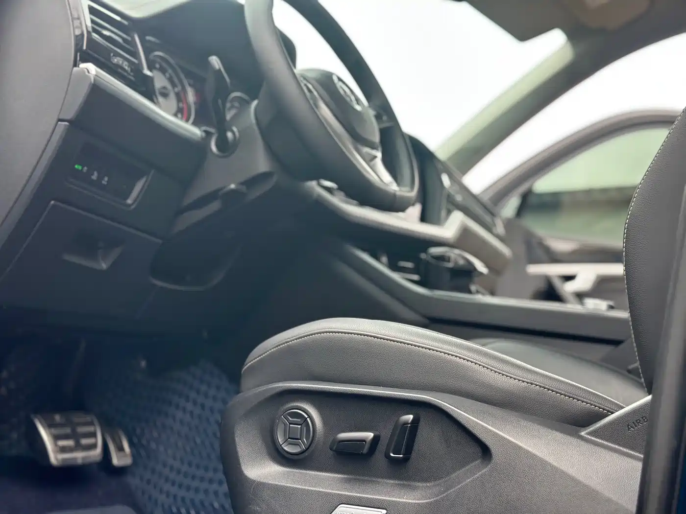 Volkswagen Touareg 2019 2.0TSI Pilot Edition China VI фото 16