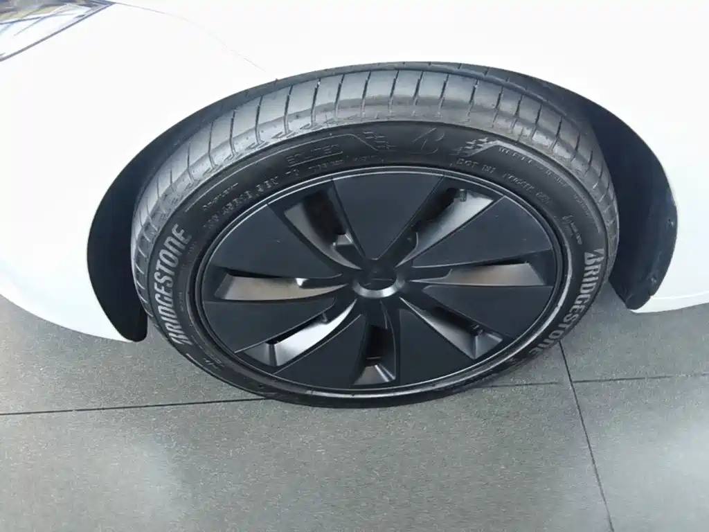 Tesla Model 3 2026 2025 Model Year Facelift Rear-Wheel Drive