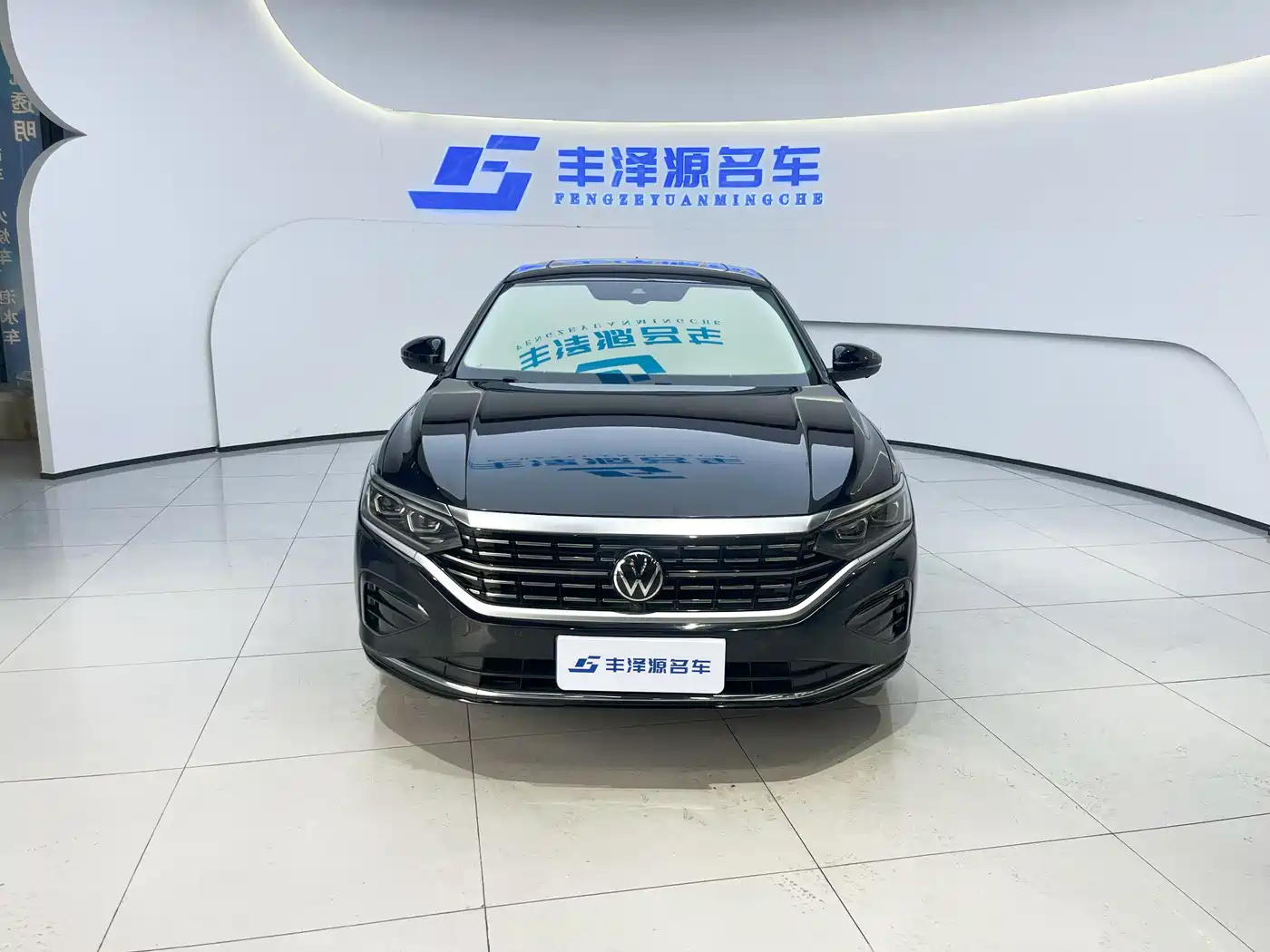 Volkswagen Passat 2023 330TSI Premium Edition фото 2