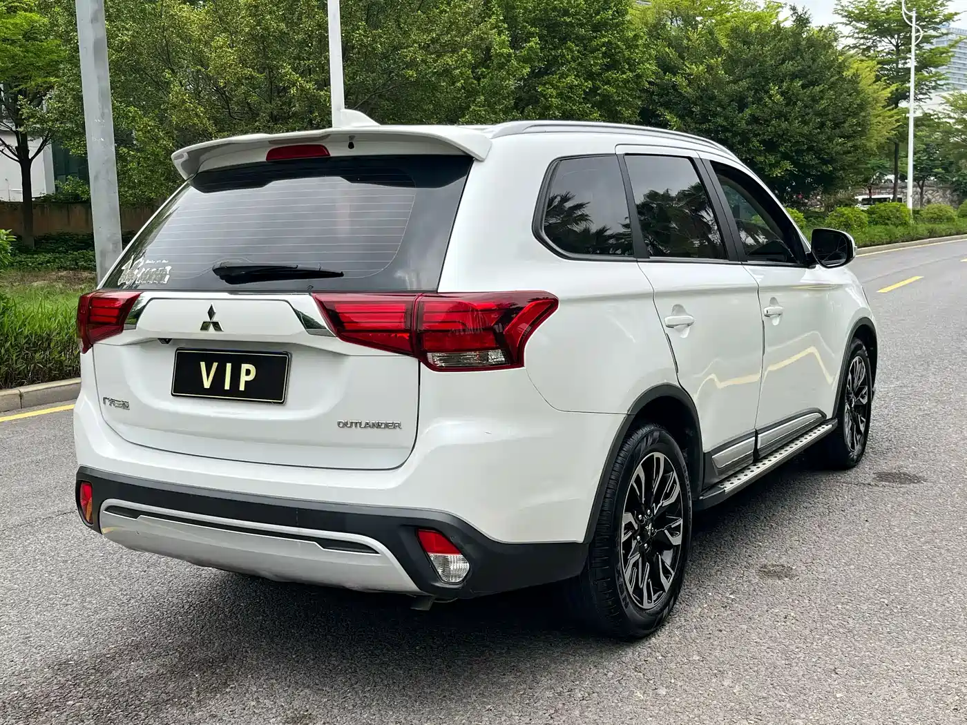 MITSUBISHI OUTLANDER