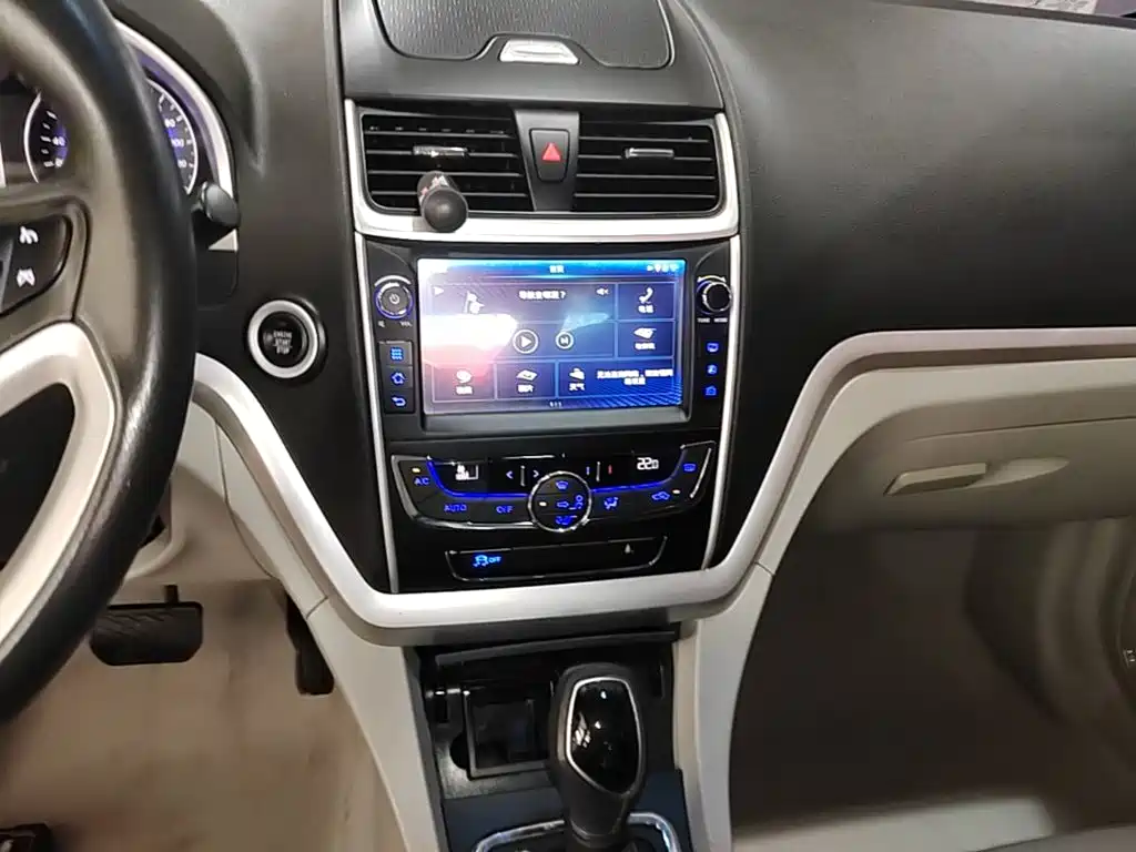 Фото 13 - Geely Emgrand