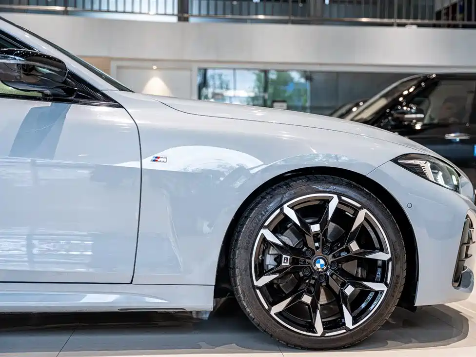 BMW 4 Series 2024 430i Convertible M Sport Shadow Edition фото 5