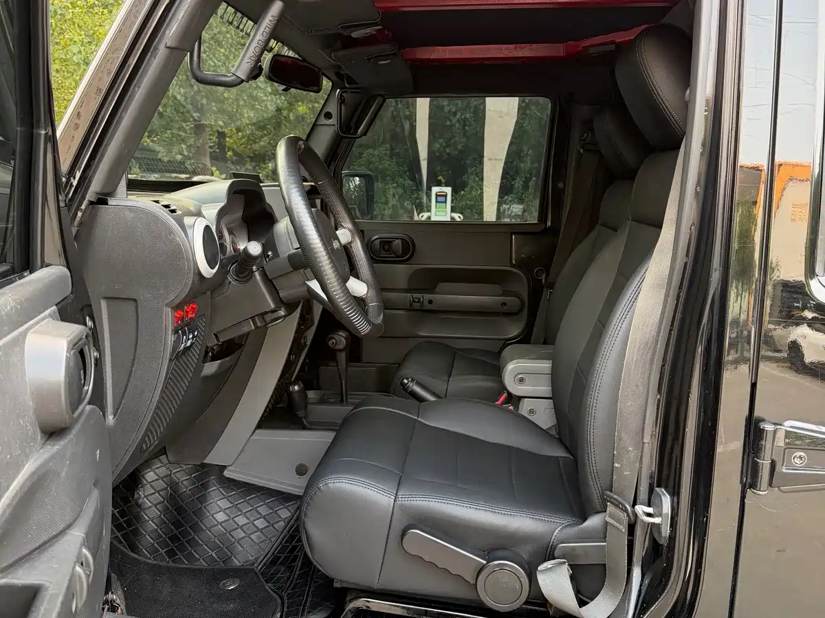 Jeep Wrangler 2010 2010 3.8L Sahara 4-Door