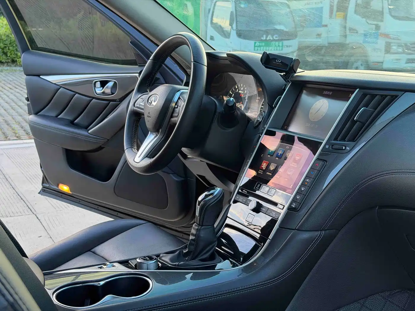 Фото 12 - Infiniti Q50L