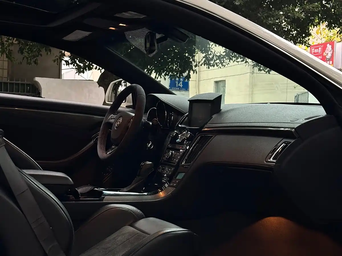 Cadillac CTS (Import) 2012 6.2L CTS-V COUPE фото 9
