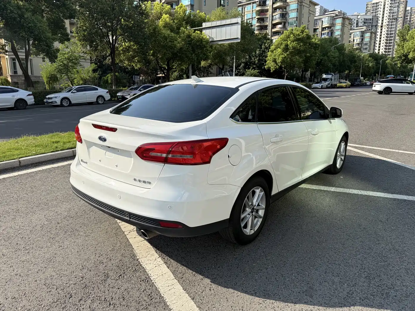 Ford Focus 2019 2017 Sedan EcoBoost 180 Automatic Elite