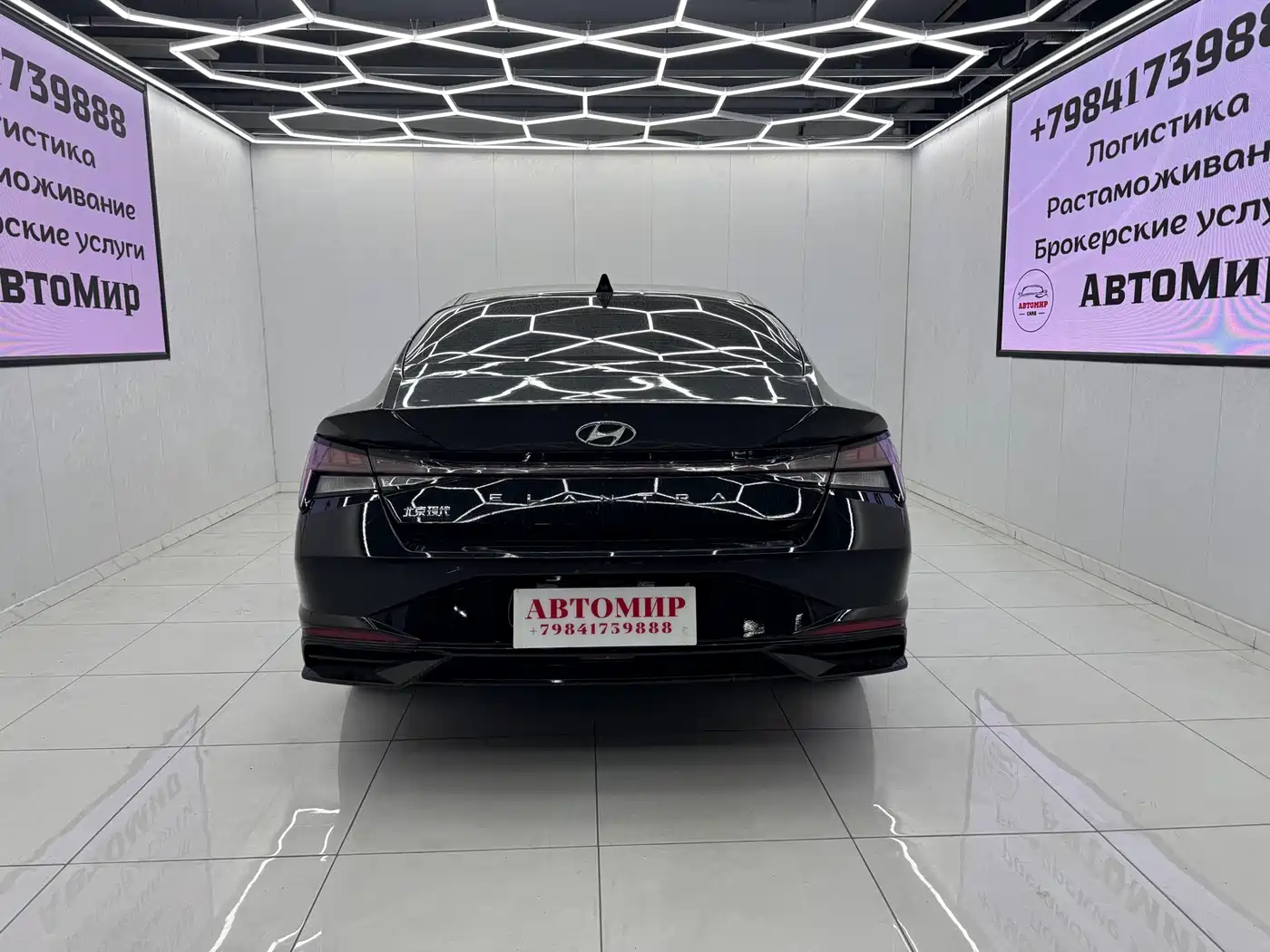 Hyundai Elantra 2021 1.5L CVT LUX Premium Edition фото 7