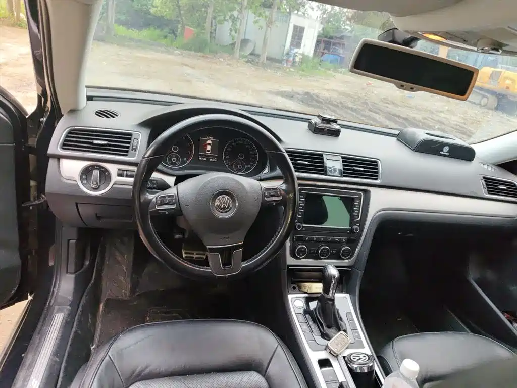 Volkswagen Passat 2014 1.8TSI DSG Executive Edition фото 13