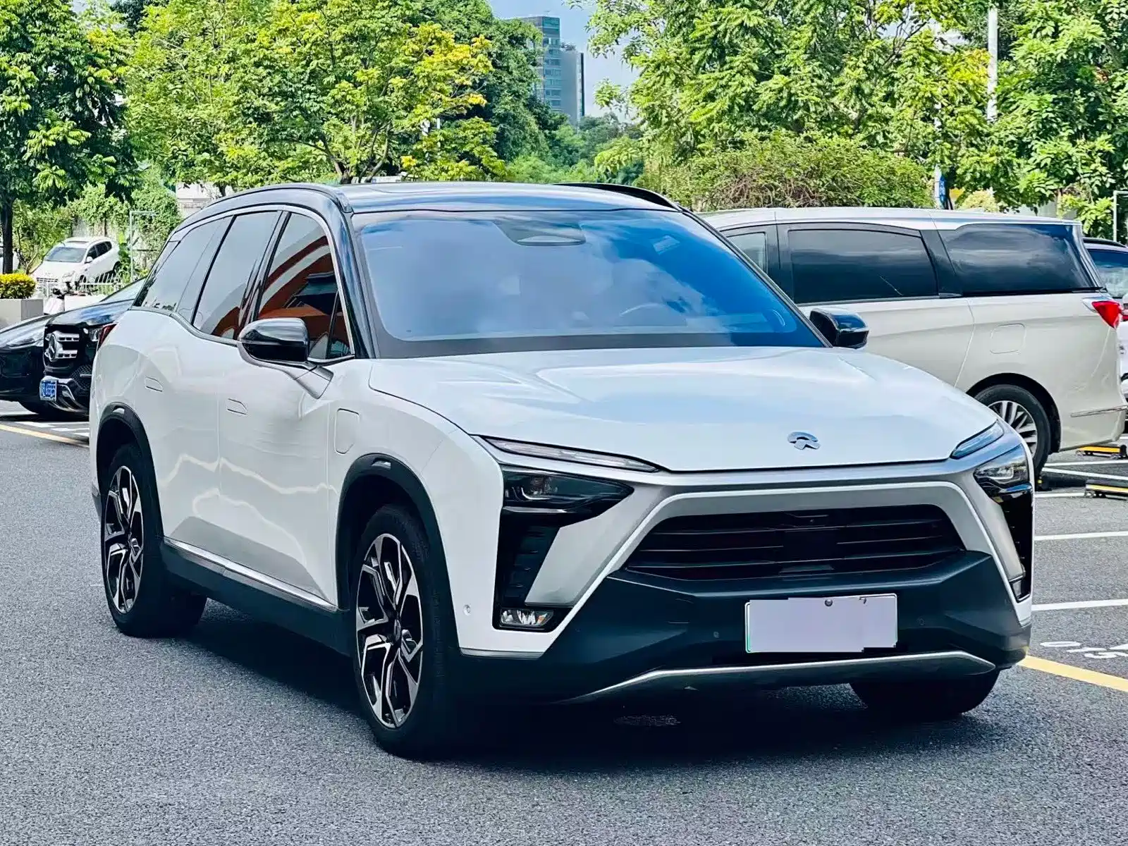 Фото 3 - NIO ES8