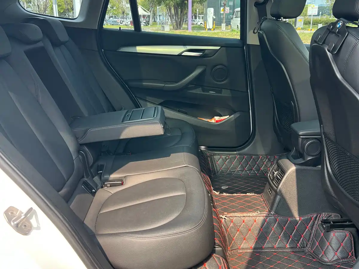 BMW X1 2019 sDrive20Li Leading Model фото 7