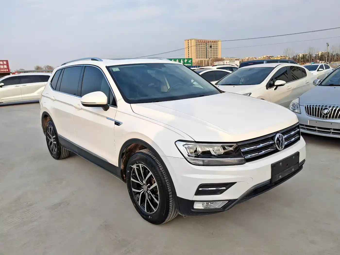 Volkswagen Tiguan L 2018 Facelift 330TSI Automatic 2WD Luxury Edition фото 3