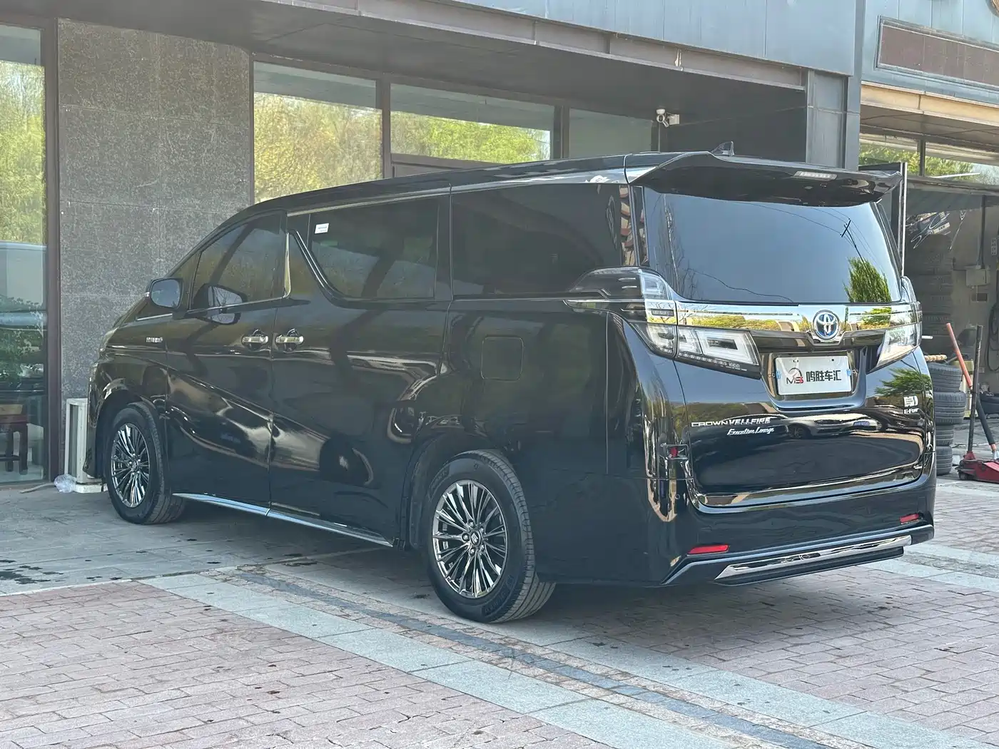 Toyota Vellfire 2021 Crown Hybrid 2.5L HV Supreme Edition фото 6