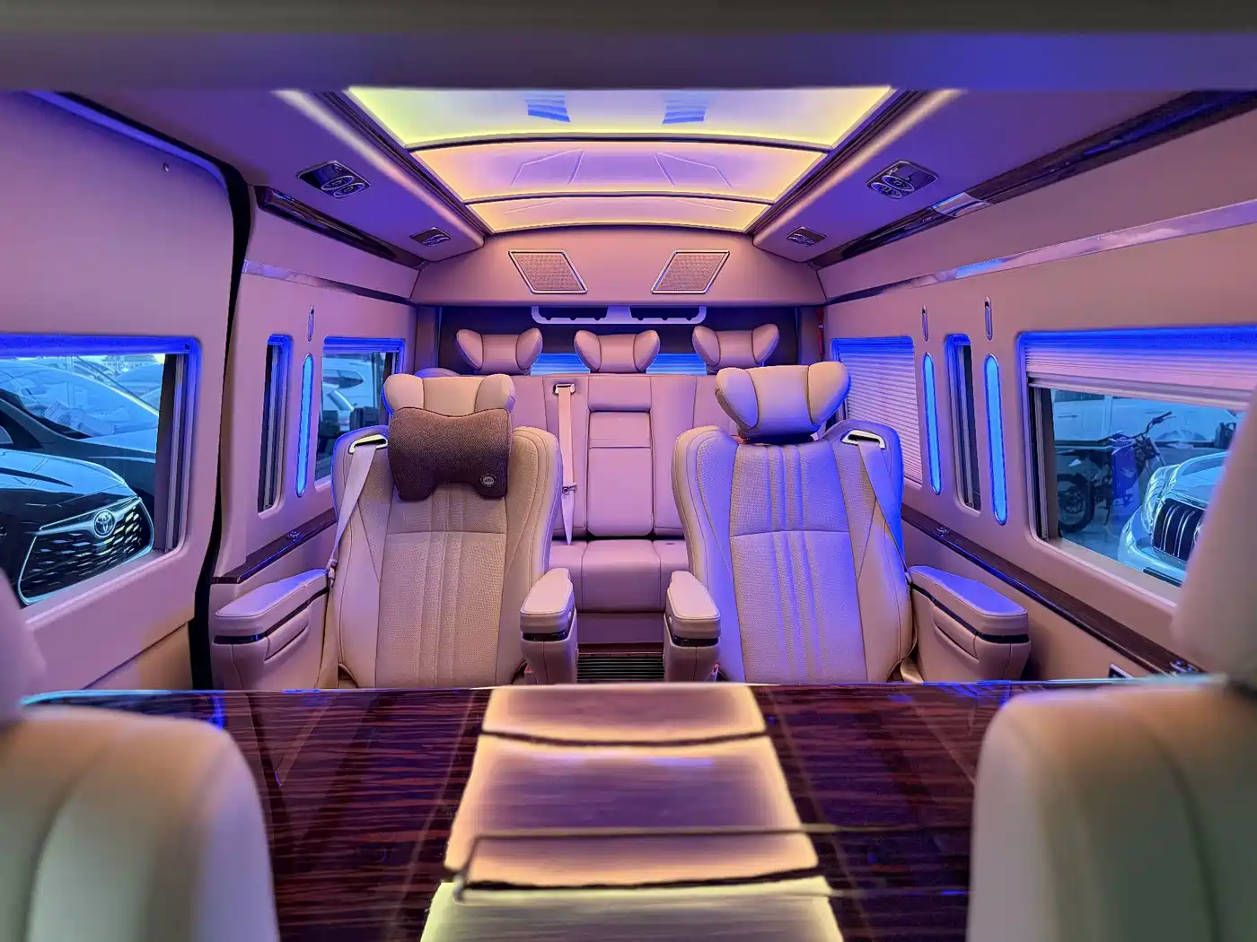 Toyota HIACE 2025