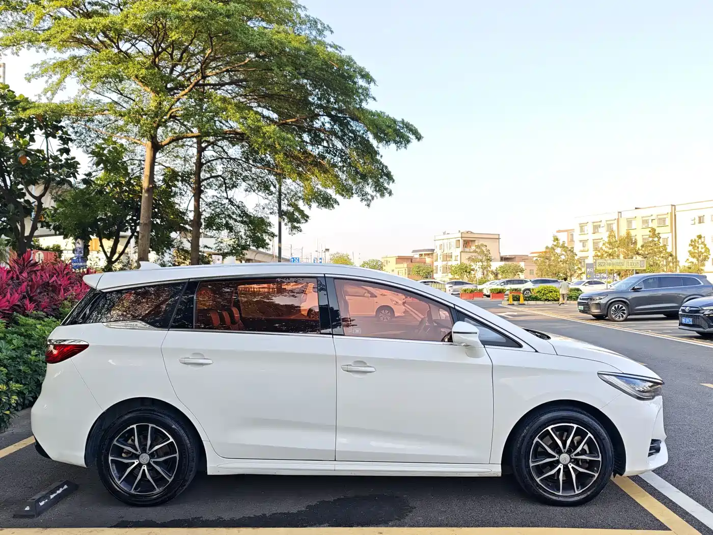 BYD Song MAX 2017 1.5T Auto Smart Luxury 7-Seater фото 5