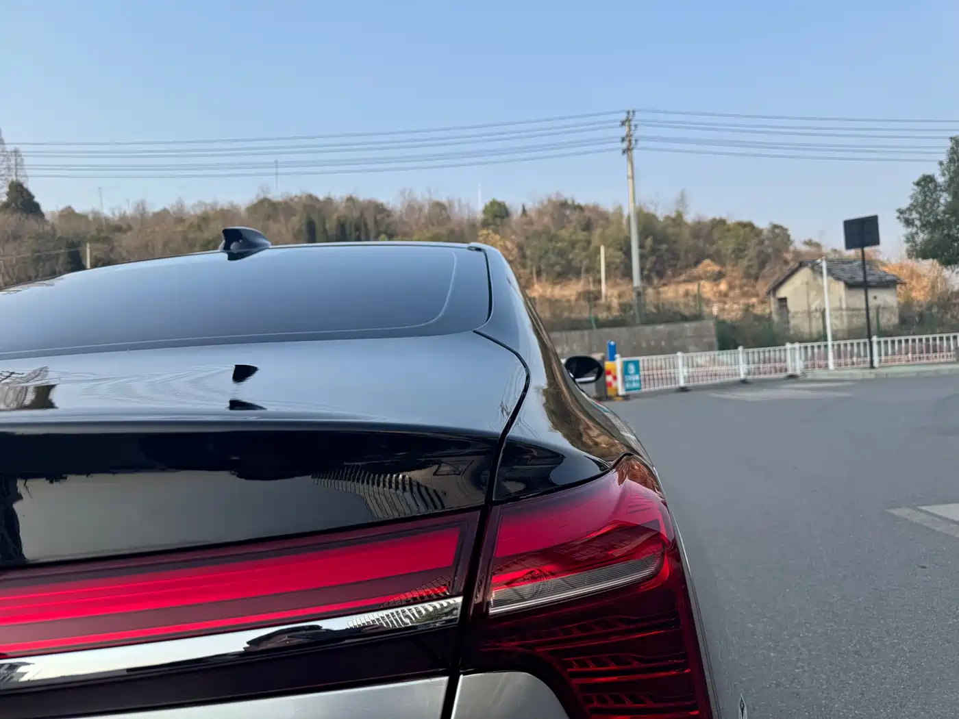 Hongqi H5 2025 1.5T DCT Flag Rhythm 500,000 Units Memorial Edition фото 6