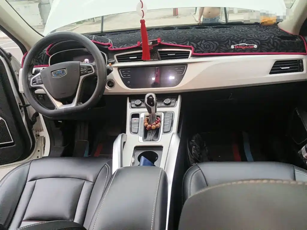 Photo 12 - Geely Atlas
