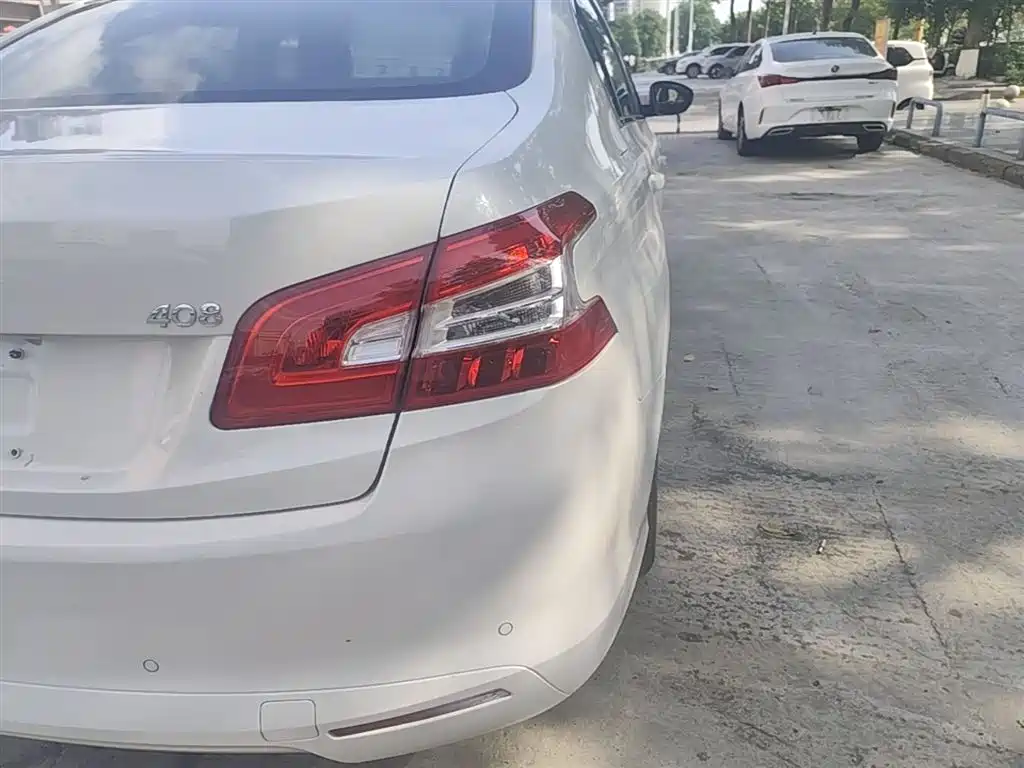 Peugeot 408 2014 1.8L Automatic Luxury Edition фото 8