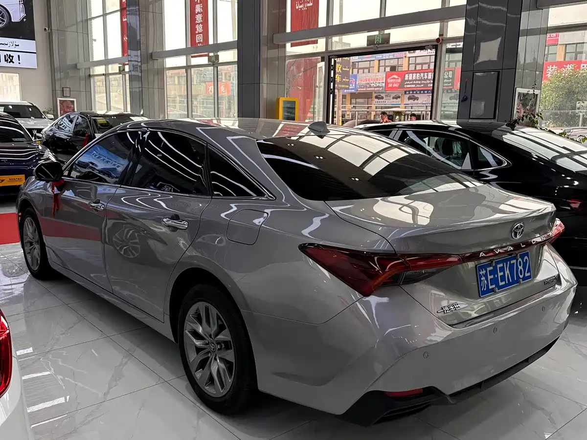 Toyota Avalon 2019 Hybrid 2.5L Luxury Edition China V фото 7