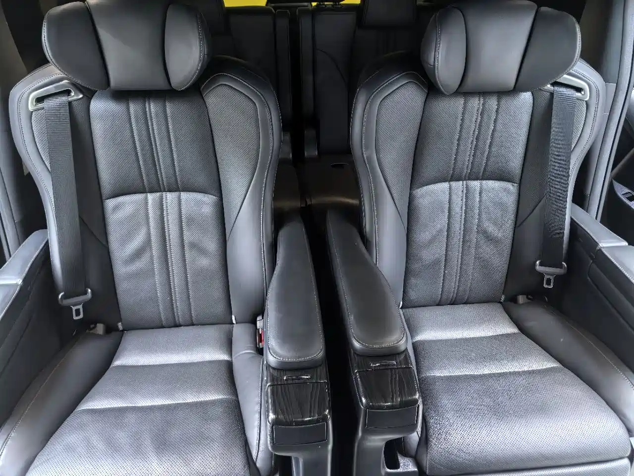 Lexus LM 2020 300h Seven-Seater Elegance Edition фото 20