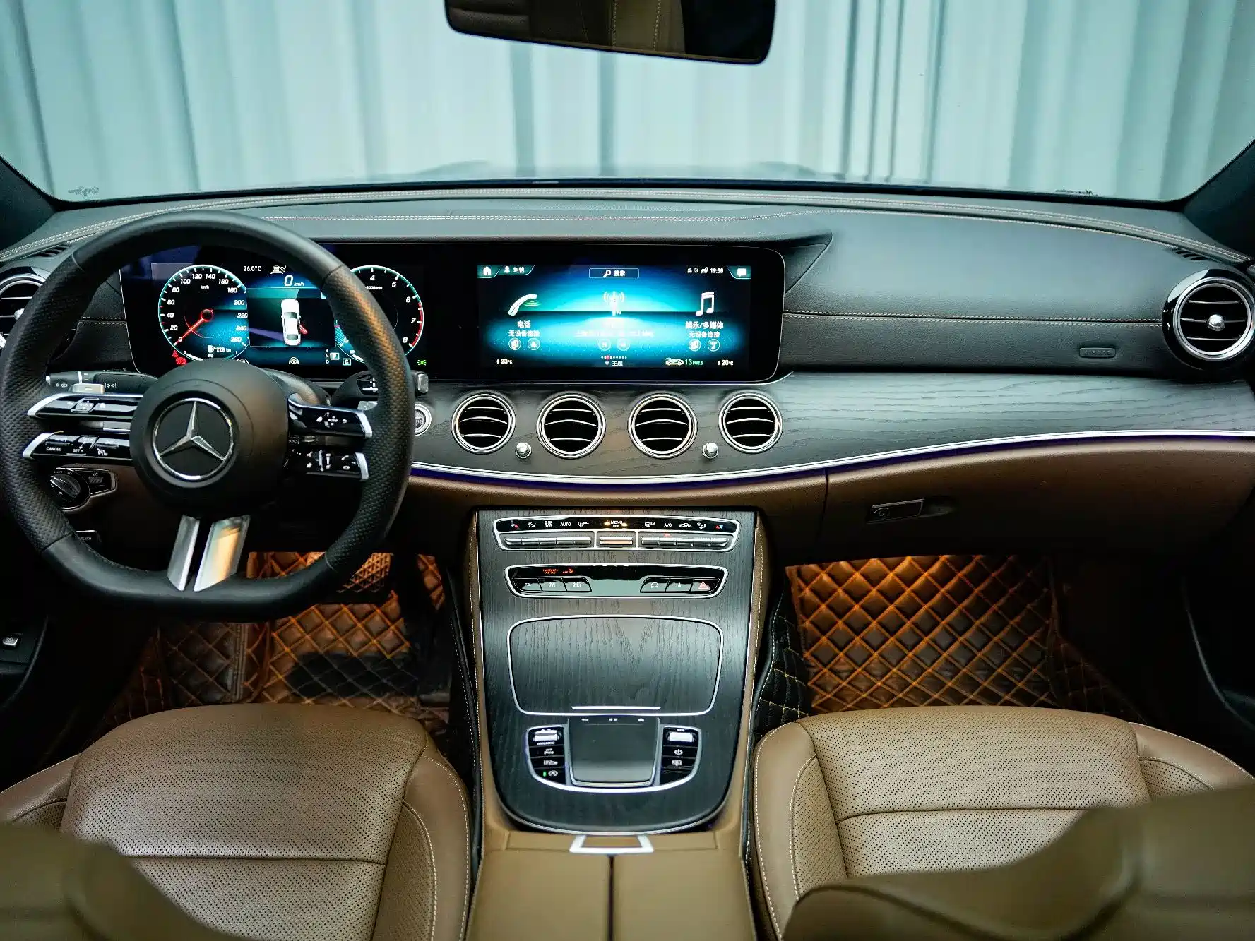 Фото 6 - Mercedes-Benz E-Class