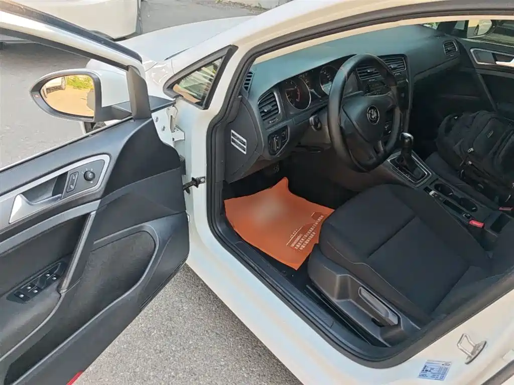 Volkswagen Golf 2016 1.6L Automatic Fashion фото 12