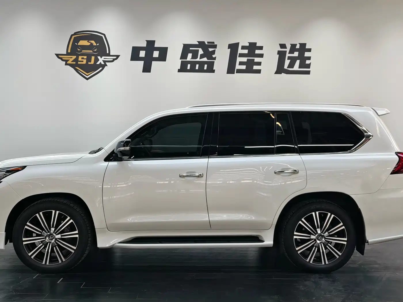 Lexus LX 2017 570 Dynamic Luxury фото 19