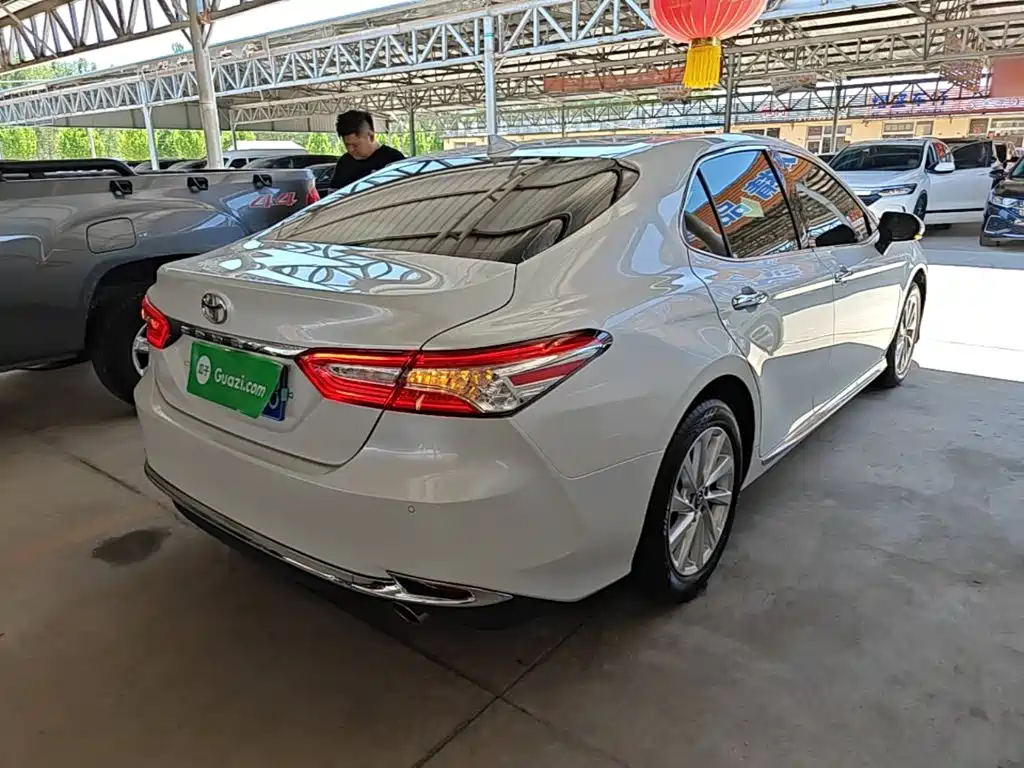 TOYOTA CAMRY