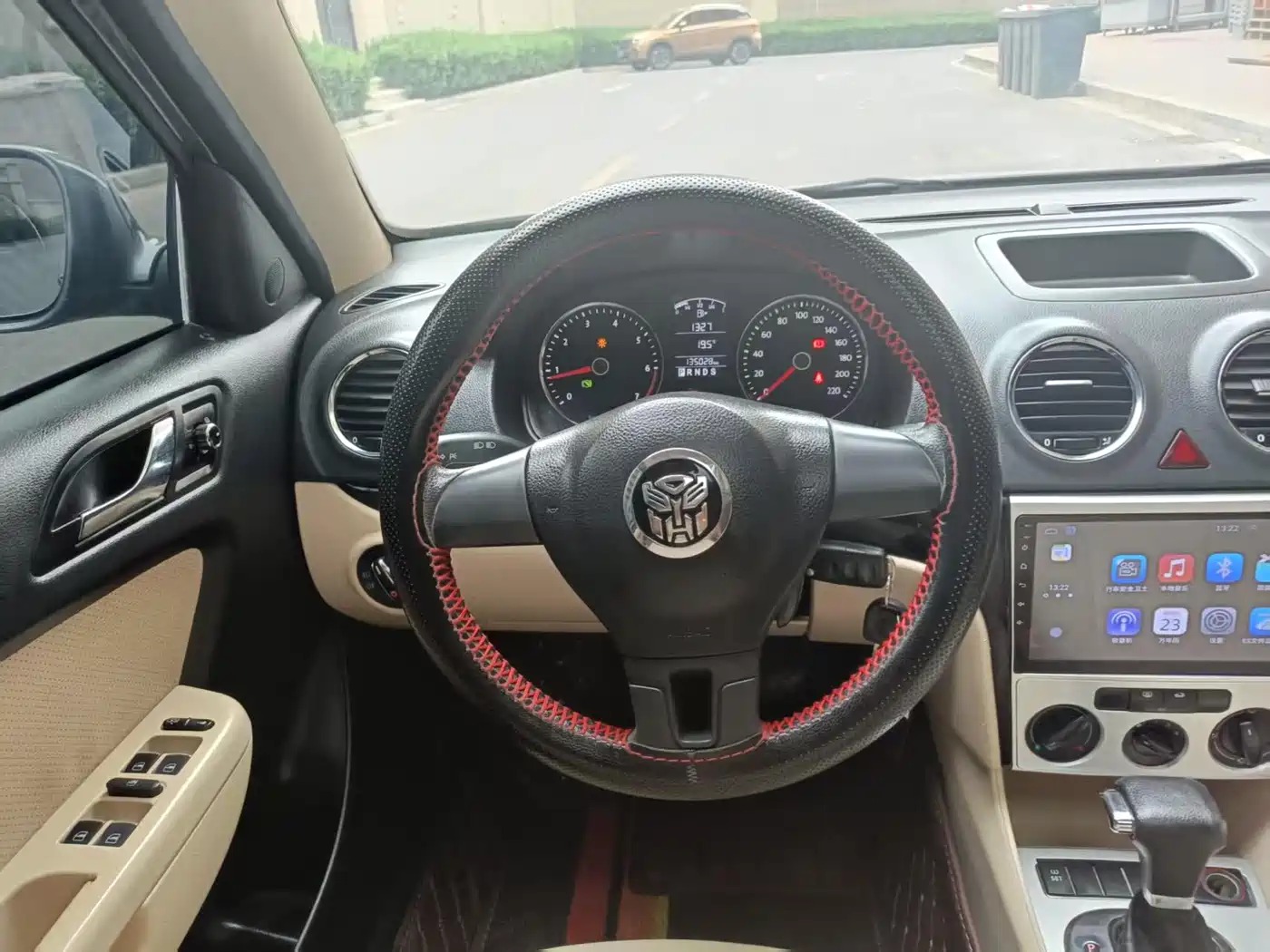 Volkswagen Lavida 2011 1.6L Automatic Pinxuan Edition фото 7