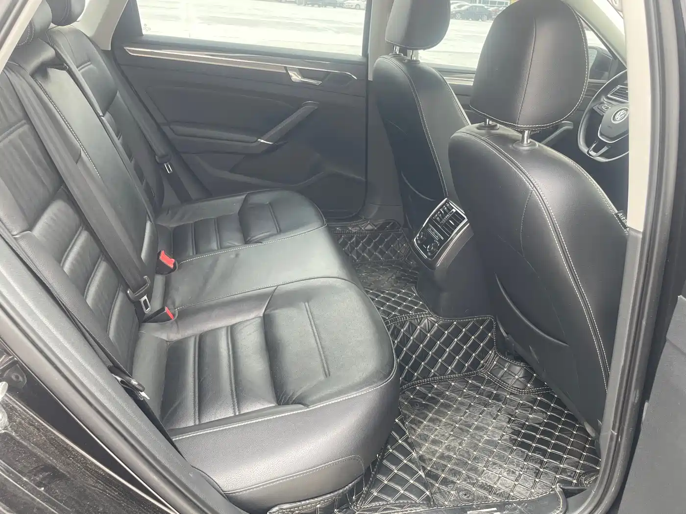 Volkswagen Passat 2017 330TSI DSG Prestige фото 9