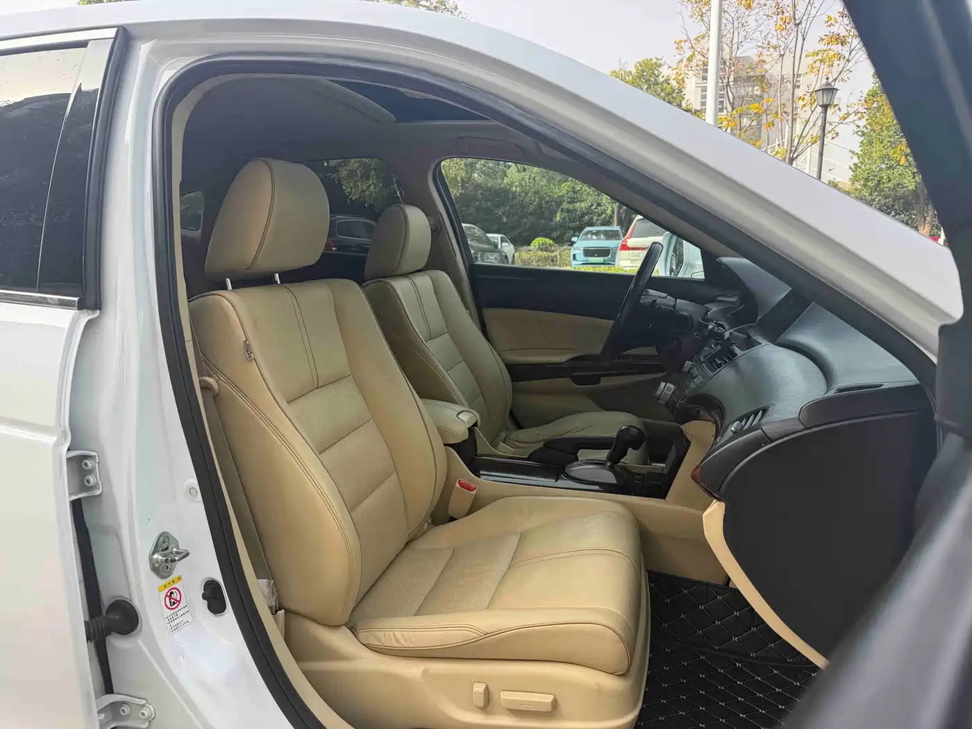 Honda Crosstour 2011 3.5L Prestige Edition фото 12