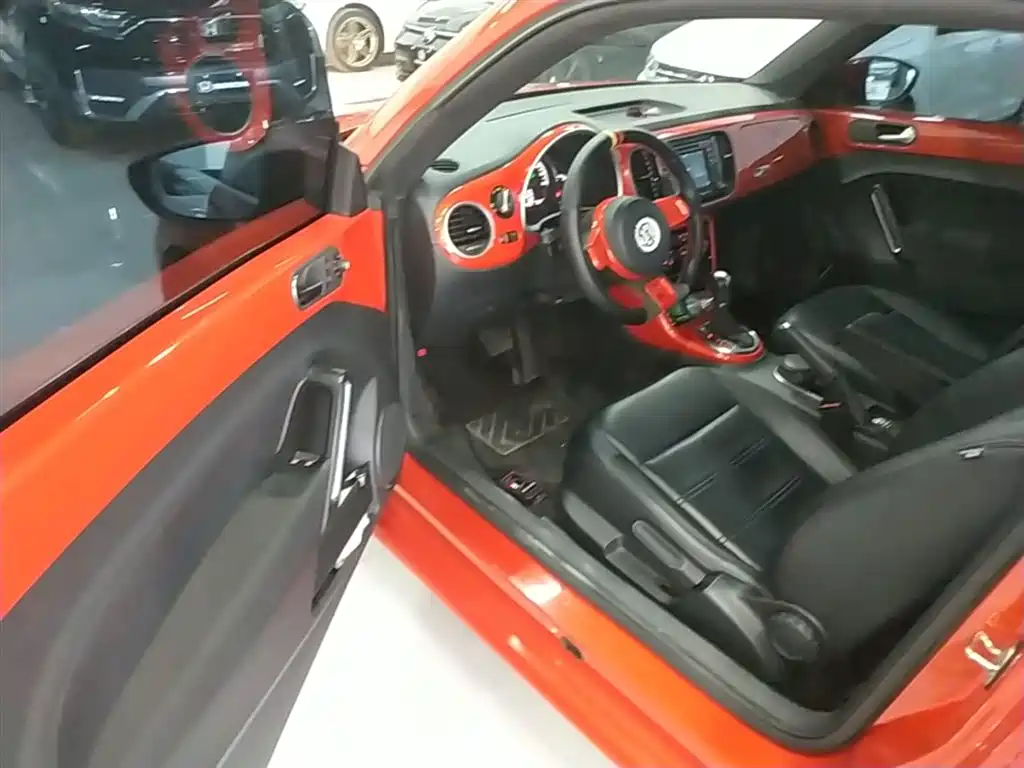 Volkswagen Beetle 2017 180TSI Enjoy фото 16