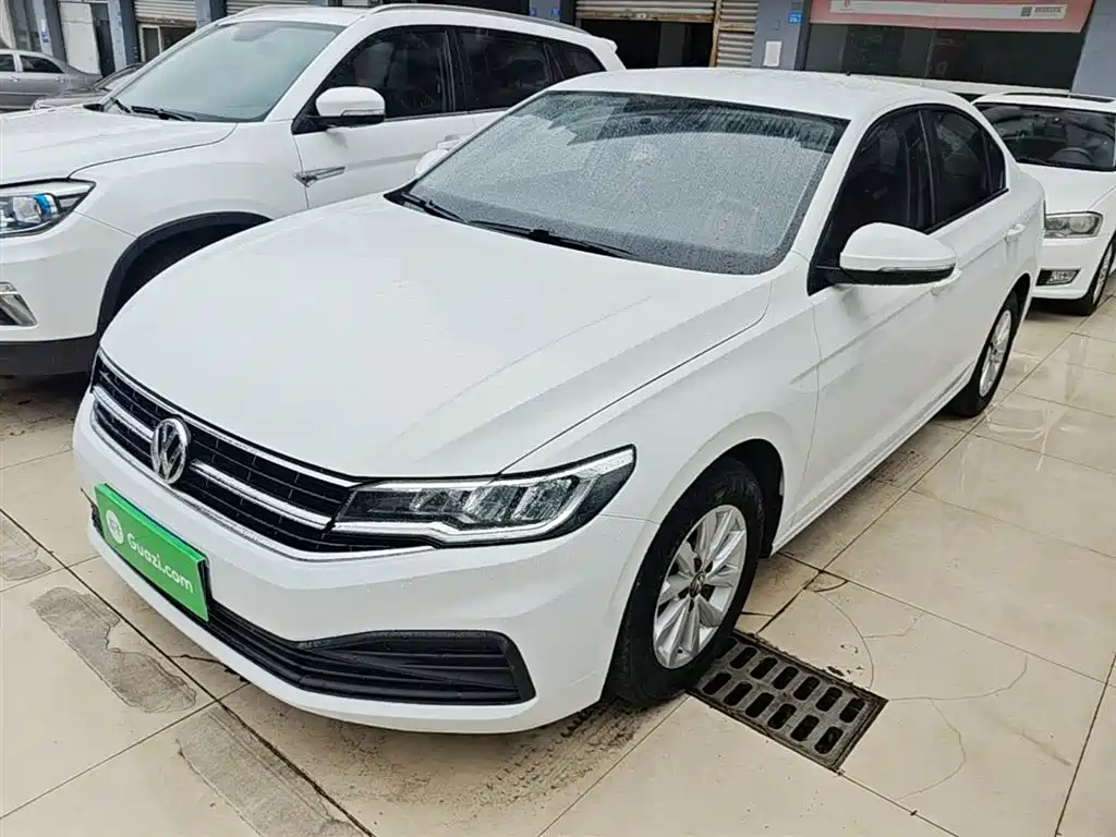 VOLKSWAGEN BORA