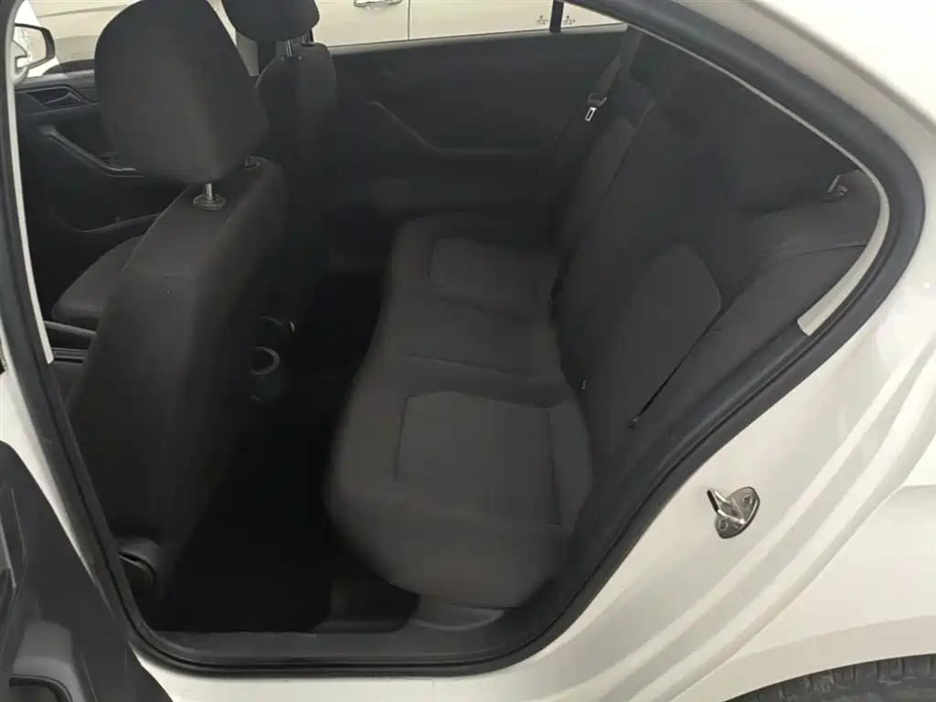 Volkswagen Jetta 2017 1.5L Manual Fashion фото 17
