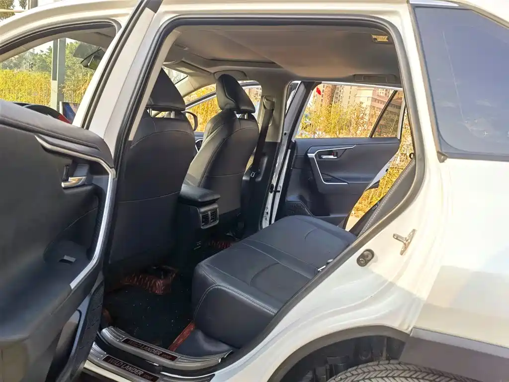Toyota Wildlander 2022 2.0L CVT AWD Luxury Edition фото 10