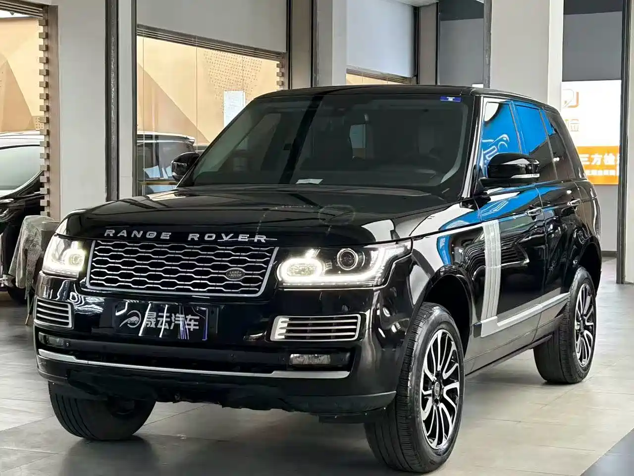 Land Rover Range Rover 2015 3.0 TDV6 Vogue фото 3