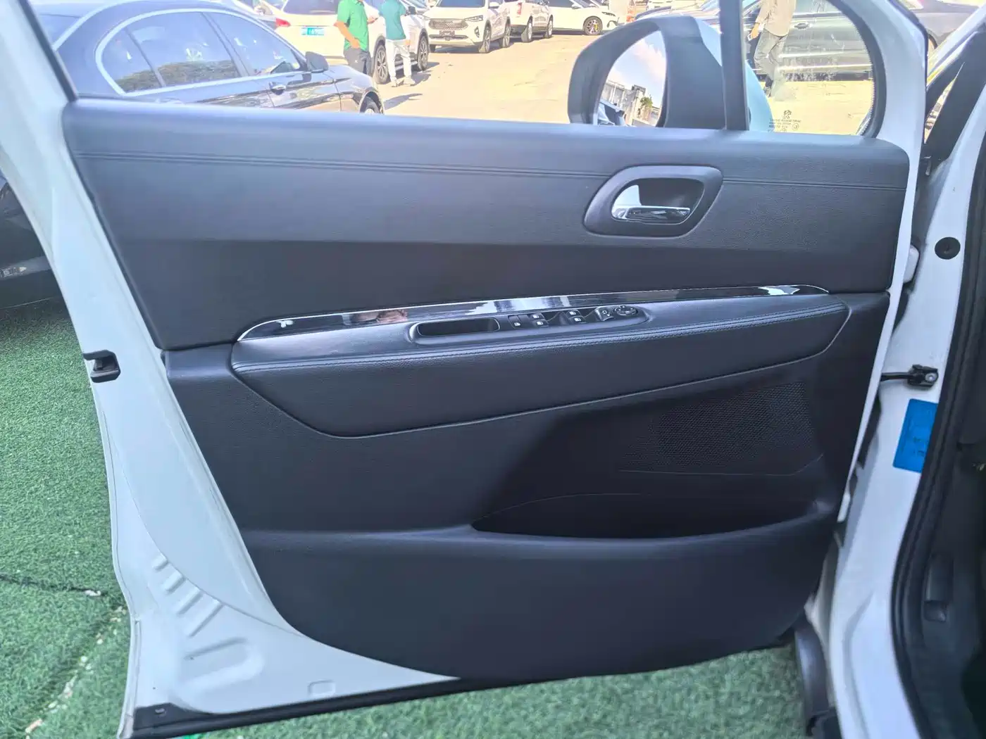 Peugeot 3008 2013 2.0L Automatic Trend Edition фото 5