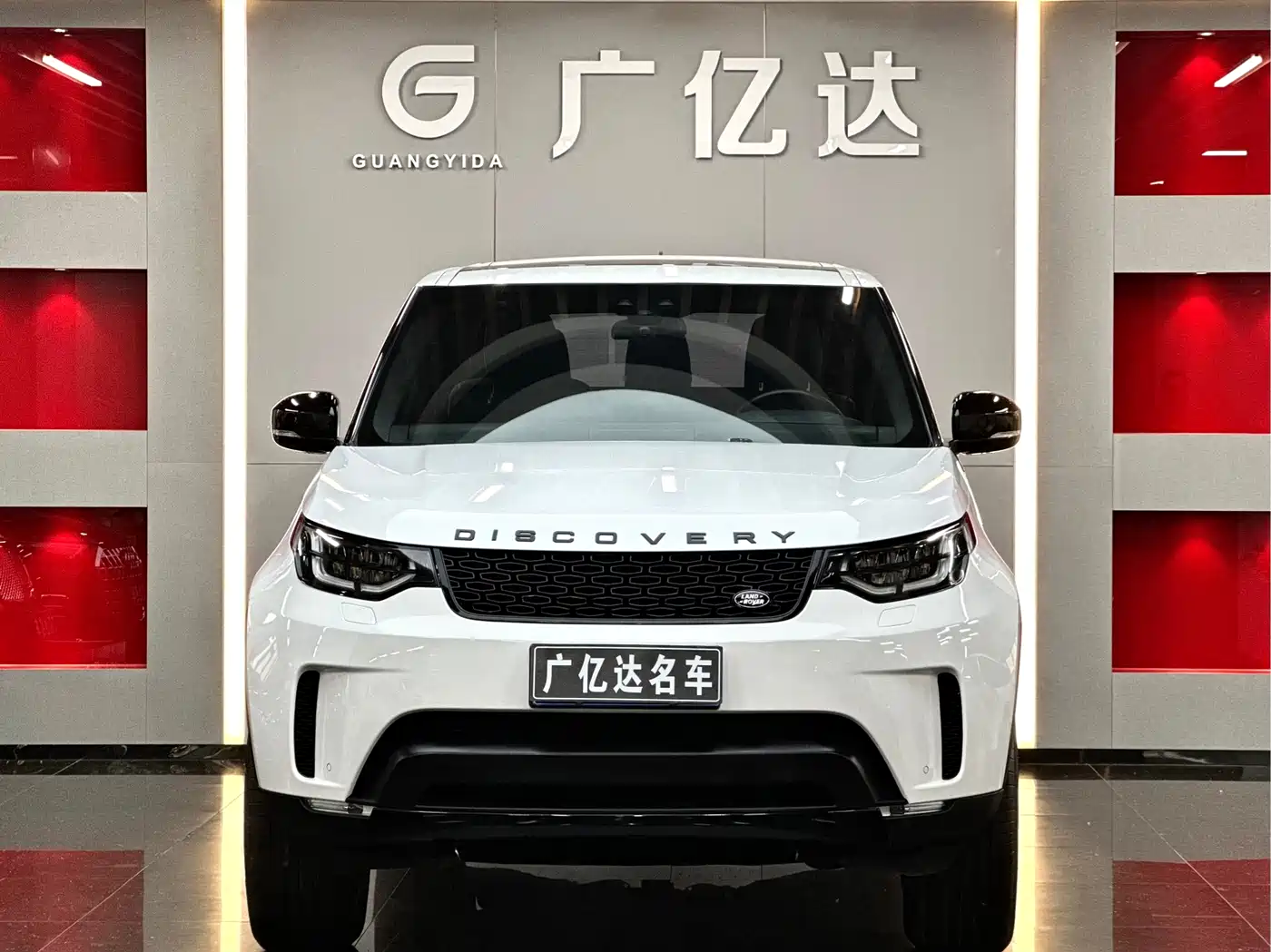 Land Rover Discovery 2017 3.0 SC V6 SE фото 2