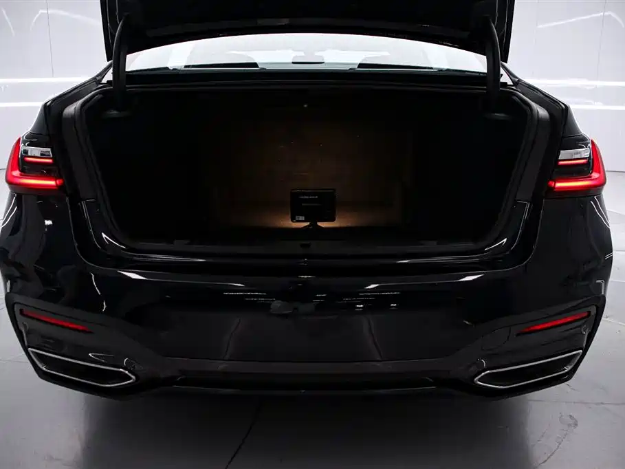 BMW 7 Series 2022 740Li xDrive Executive M Sport Package фото 16