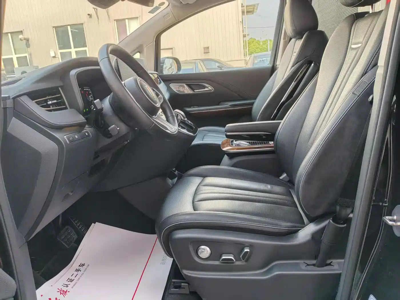 Hongqi HQ9 PHEV 2024 Model 2.0T AWD Luxury Edition фото 5