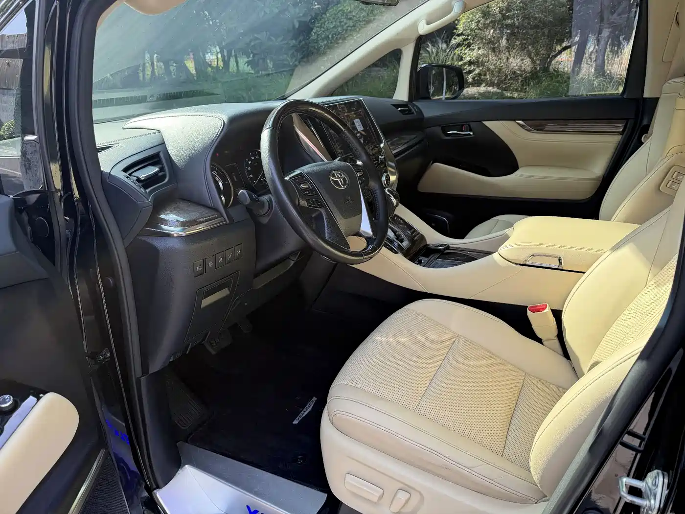 Toyota Vellfire 2021 Crown Hybrid 2.5L HV Premium Edition фото 5